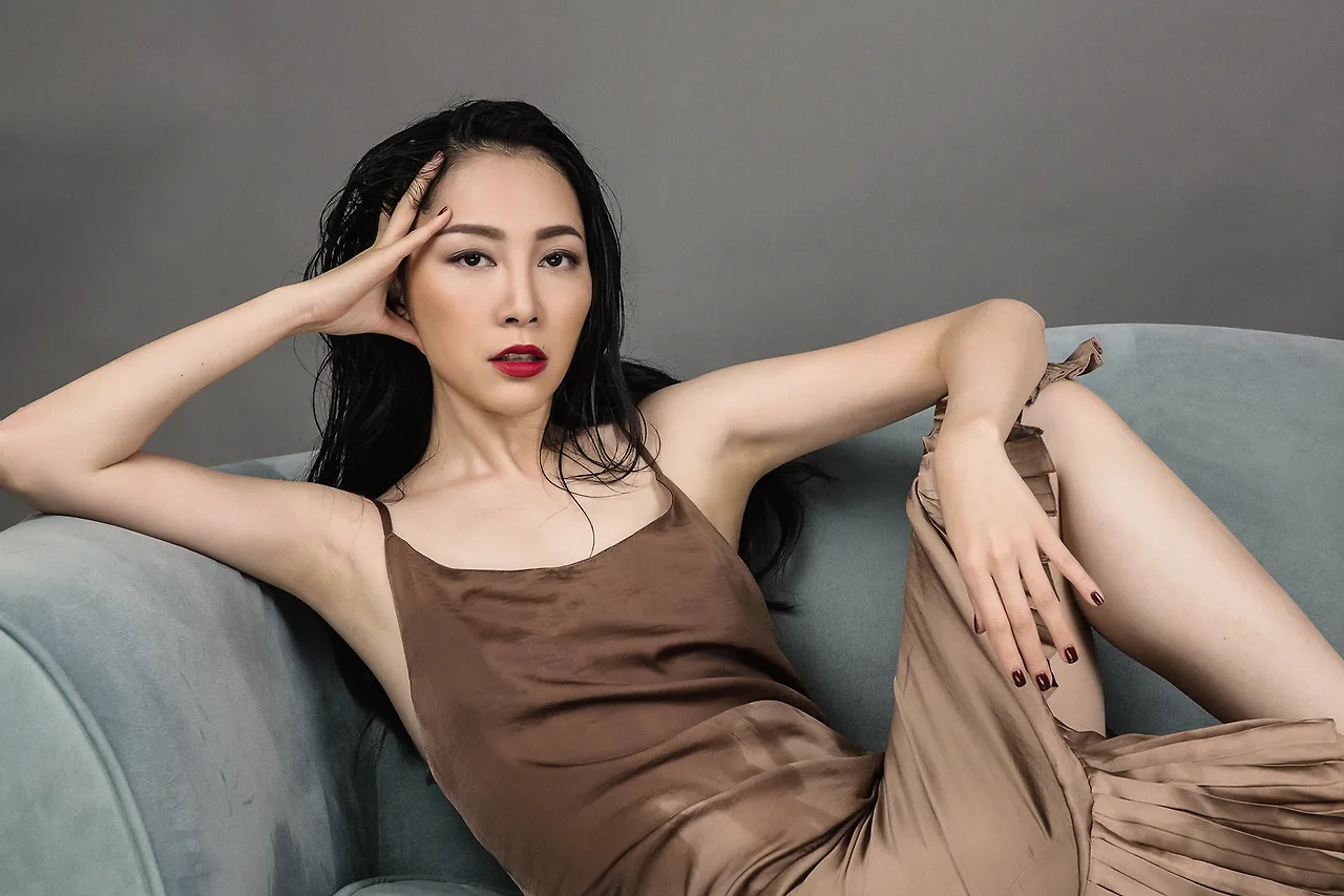 Diễn viên múa Linh Nga trong thiết kế của NTK Li Lam 12