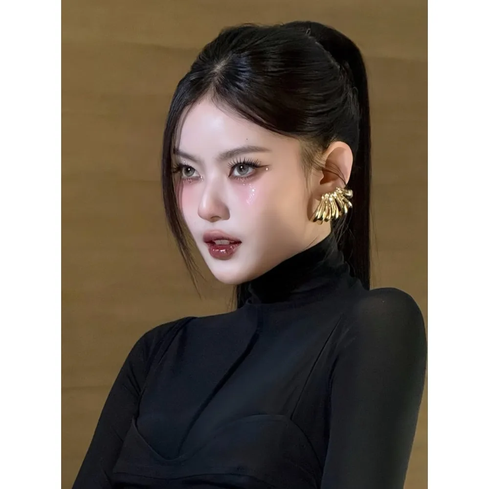 Nữ idol Thái Lan Mabelz (PiXXiE) quyến rũ với layout trang điểm ma mị.