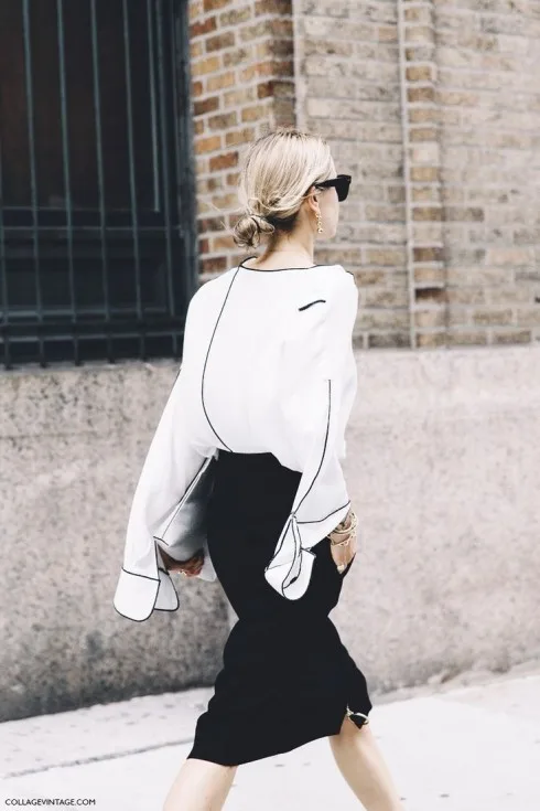 Áo oversized hợp nhất với váy, quần cạp cao hoặc quần có phom dáng cụ thể, vừa vặn.