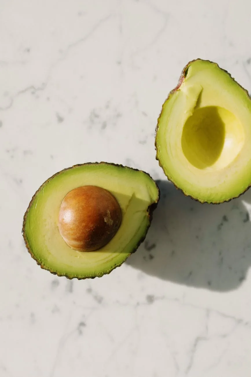 Bơ là thực phẩm tốt chứa nhiều vitamin E và D, có tác dụng điều hòa hormone, cải thiện đời sống tình dục. Bơ là thực phẩm tốt chứa nhiều vitamin E và D, có tác dụng điều hòa hormone, cải thiện đời sống tình dục.