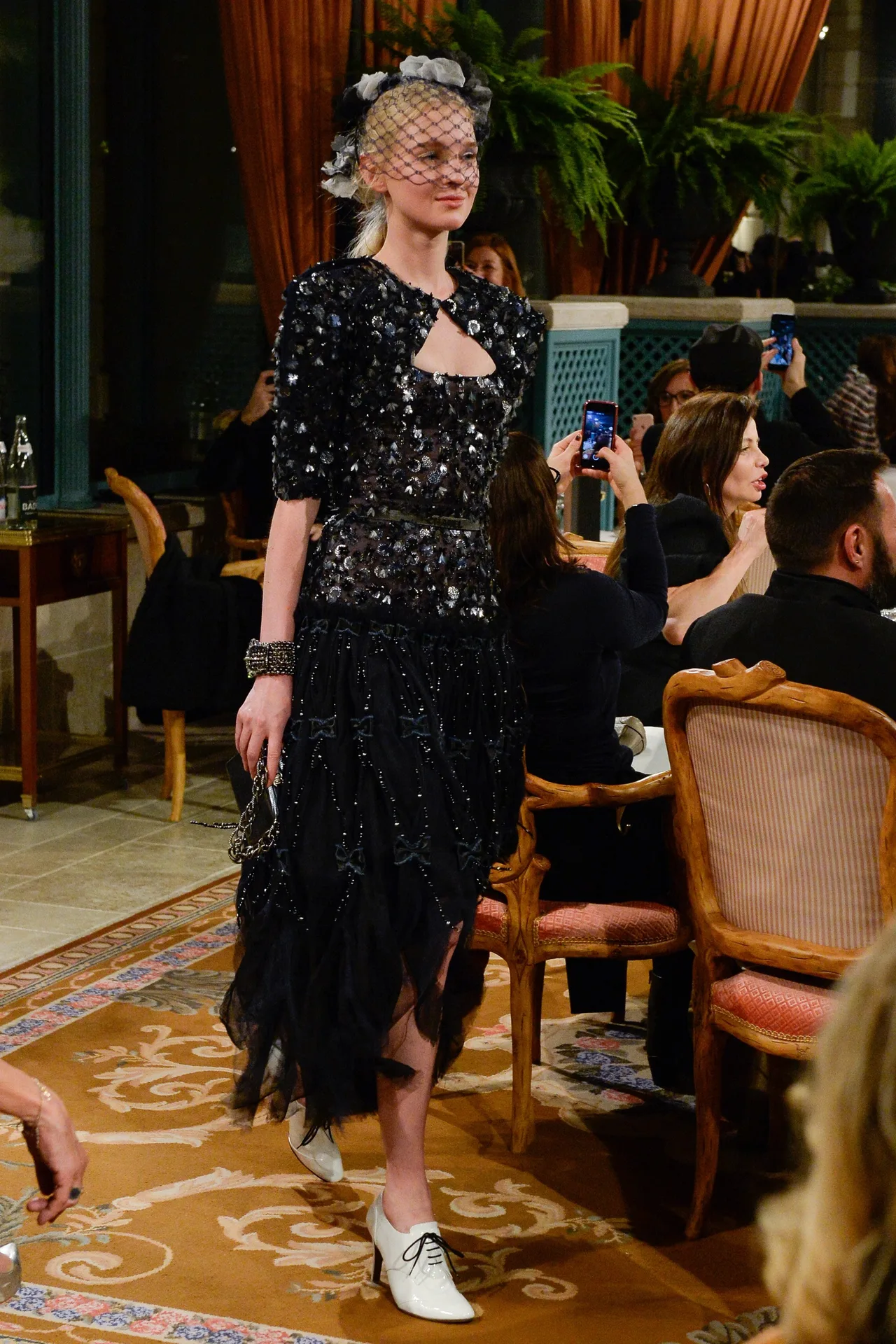 bst thoi trang chanel prefall 2017