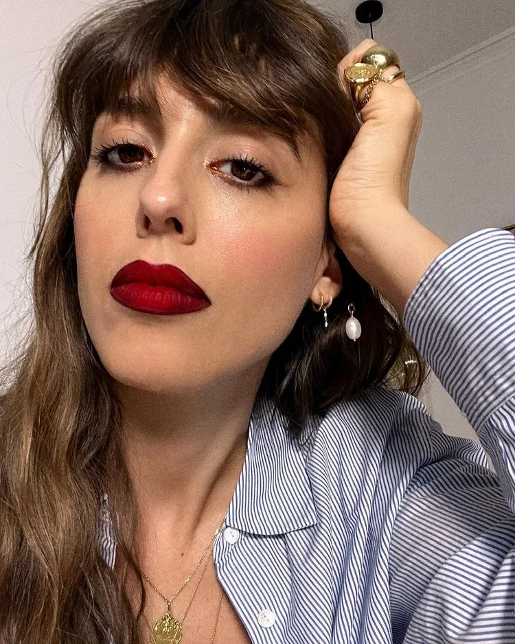 tô son đỏ với chì đen của phong cách Rouge Noir tô son đỏ với chì đen của phong cách Rouge Noir