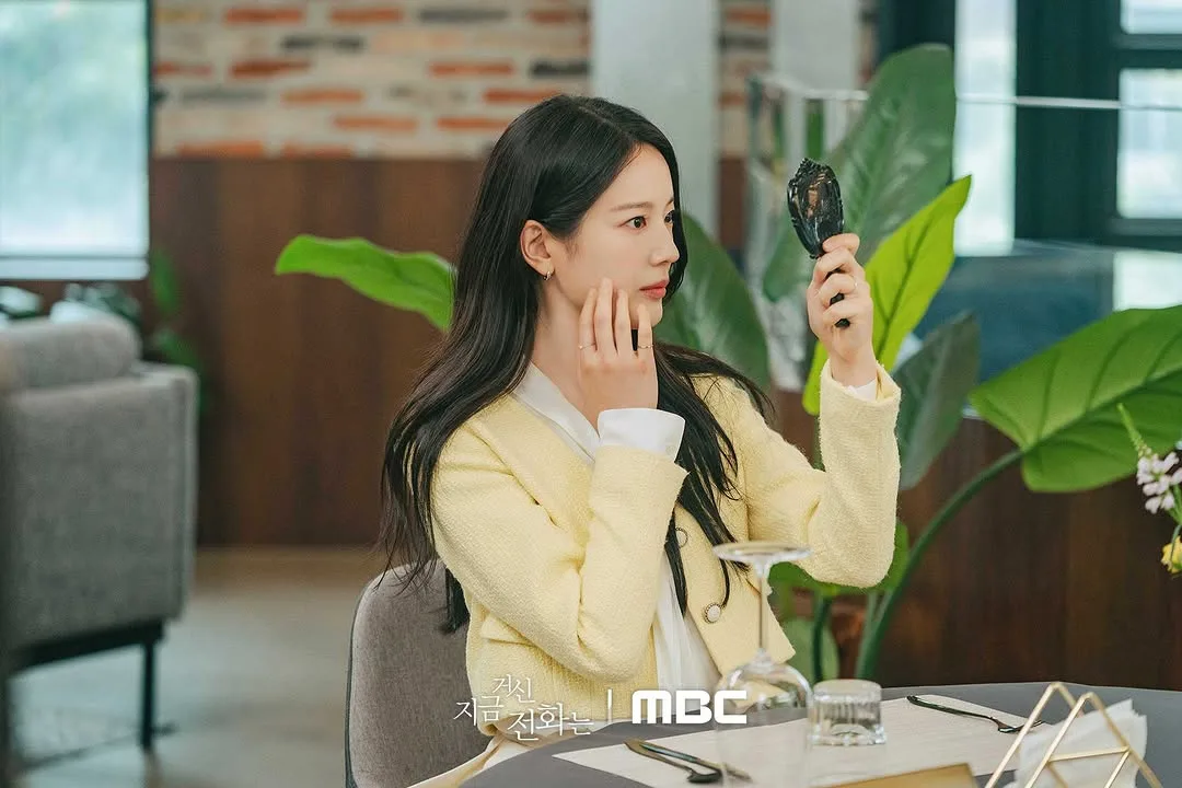 nữ phụ trong When the phone ring