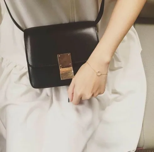 Bộ váy đẹp làm nên người phụ nữ rạng rỡ Bộ váy đẹp làm nên người phụ nữ rạng rỡ