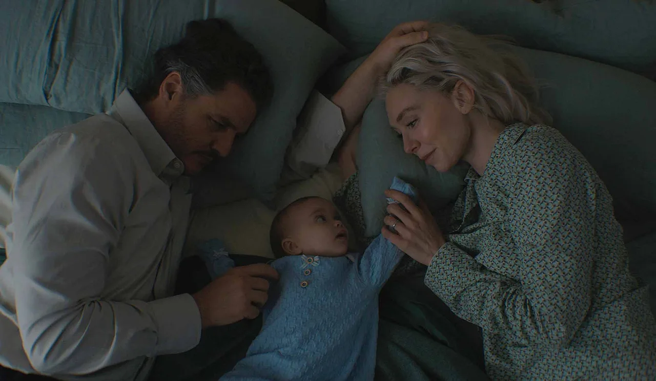 gia đình reed richards và sue storm trong fantastic four first steps