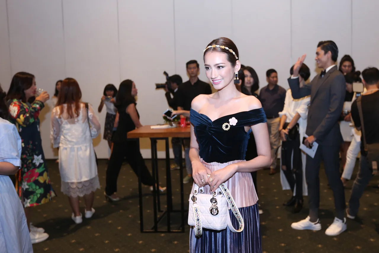 Trang phục của sao trên thảm đỏ ELLE Fashion Journey 2016 - ELLE Vn