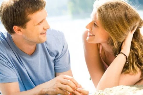 Đàn ông thích một người phụ nữ thích trò chuyện và biết lắng nghe chàng