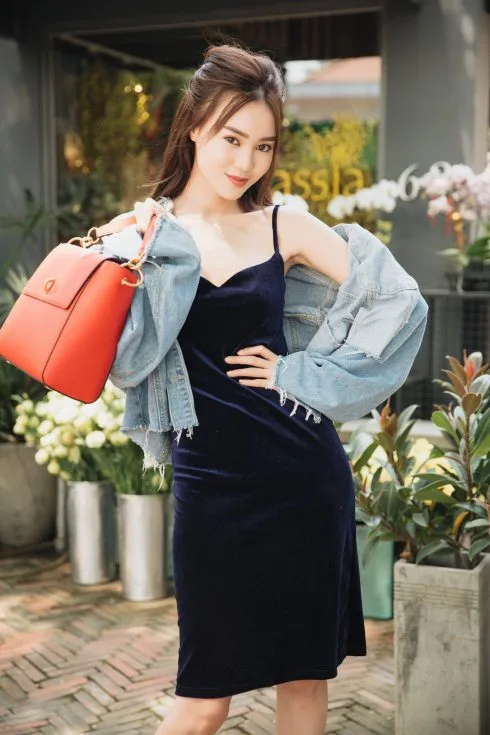 Các fashionista Việt mặc gì để nổi bật trong street style xuống phố tháng 2 Các fashionista Việt mặc gì để nổi bật trong street style xuống phố tháng 2