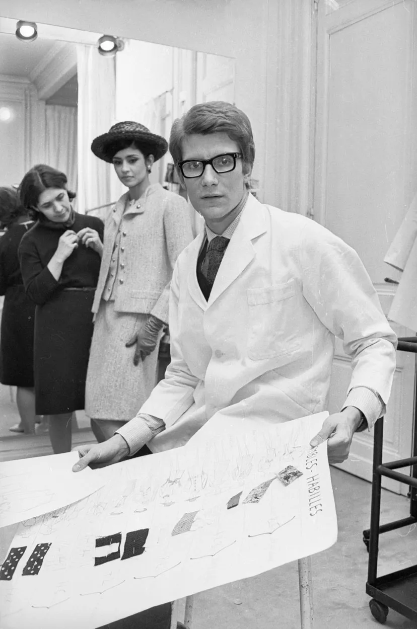 Yves Saint Laurent cùng chiếc mắt kính ngày trẻ