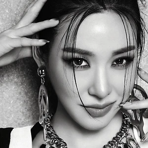 Tiffany Young chính thức trở thành đại sứ thương hiệu của Moschino
