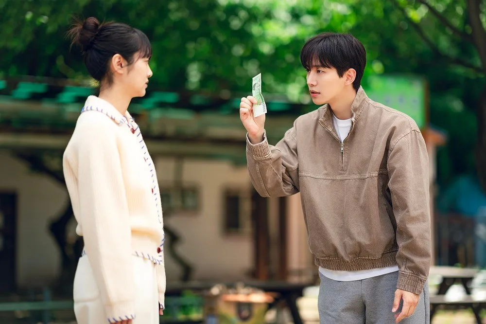 Cashero được chuyển thể từ webtoon cùng tên nổi tiếng của Kakao Webtoon có sự tham gia của Lee Jun Ho.