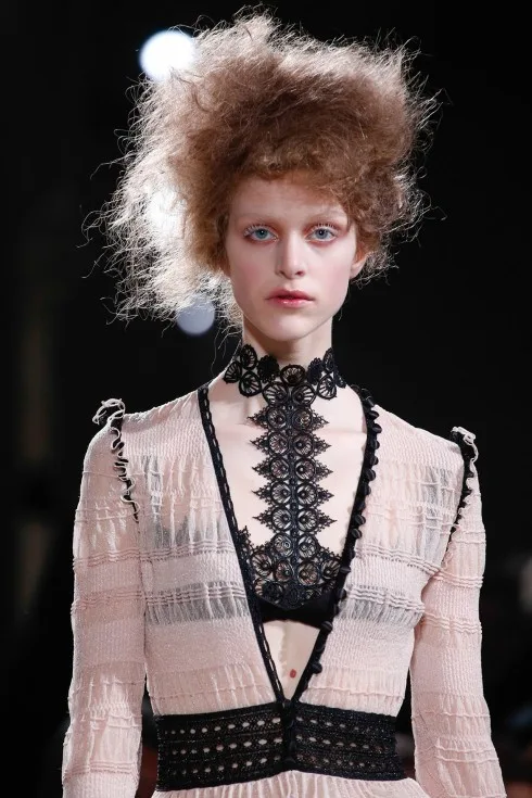 Trang điểm phong cách Thu-Đông 2015 thoi-trang-thu-dong-2015-alexander-mcqueen