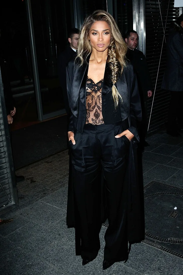 ELLE Việt Nam - 18 ngôi sao luôn xuất hiện ở hàng ghế đầu tại những tuần lễ thời trang danh tiếng (13) ELLE Việt Nam - 18 ngôi sao luôn xuất hiện ở hàng ghế đầu tại những tuần lễ thời trang danh tiếng (13)