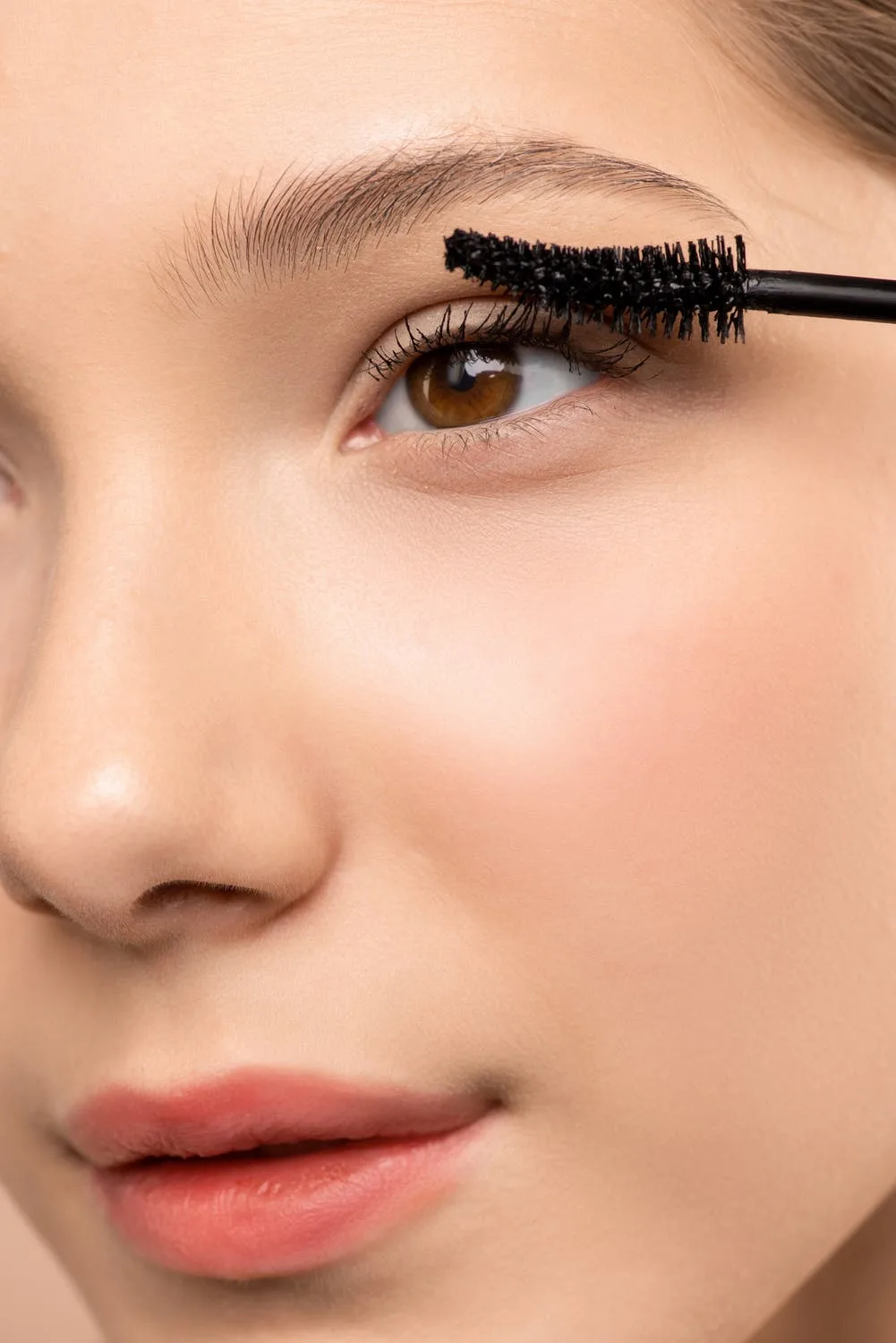 Cách nhận biết sản phẩm trang điểm mắt cần được loại bỏ. Cách nhận biết sản phẩm trang điểm mắt cần được loại bỏ.