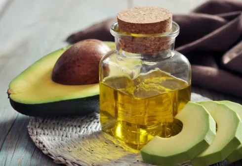 Kết hợp bơ cùng dầu olive cho da khô trở nên mịn màng Kết hợp bơ cùng dầu olive cho da khô trở nên mịn màng