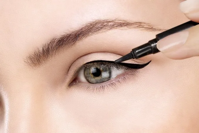 cách trang điểm eyeliner