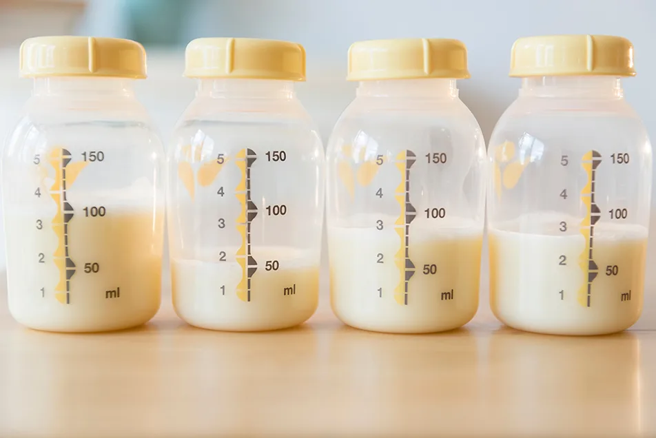 Bình sữa non Colostrum màu vàng