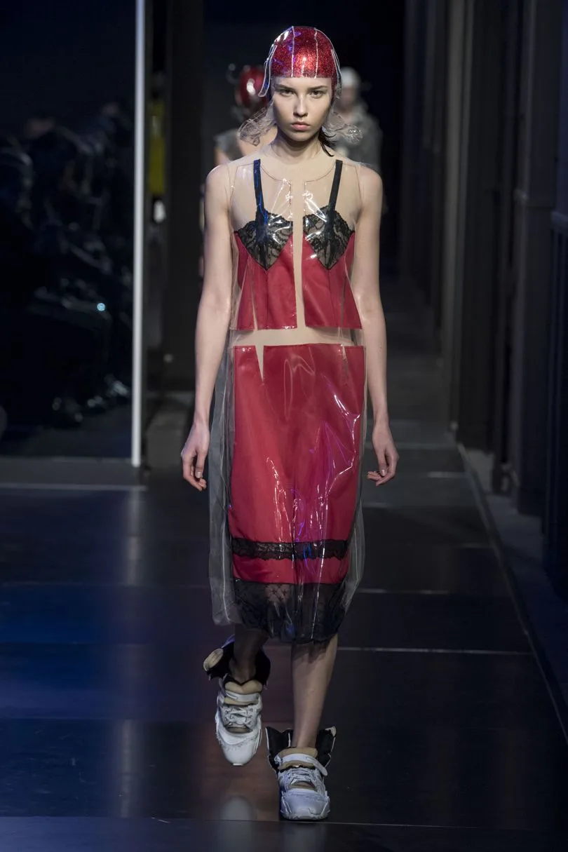 BST thời trang Maison Margiela Xuân 2018 Couture: Cảm hứng vị lai thống trị sàn diễn BST thời trang Maison Margiela Xuân 2018 Couture: Cảm hứng vị lai thống trị sàn diễn