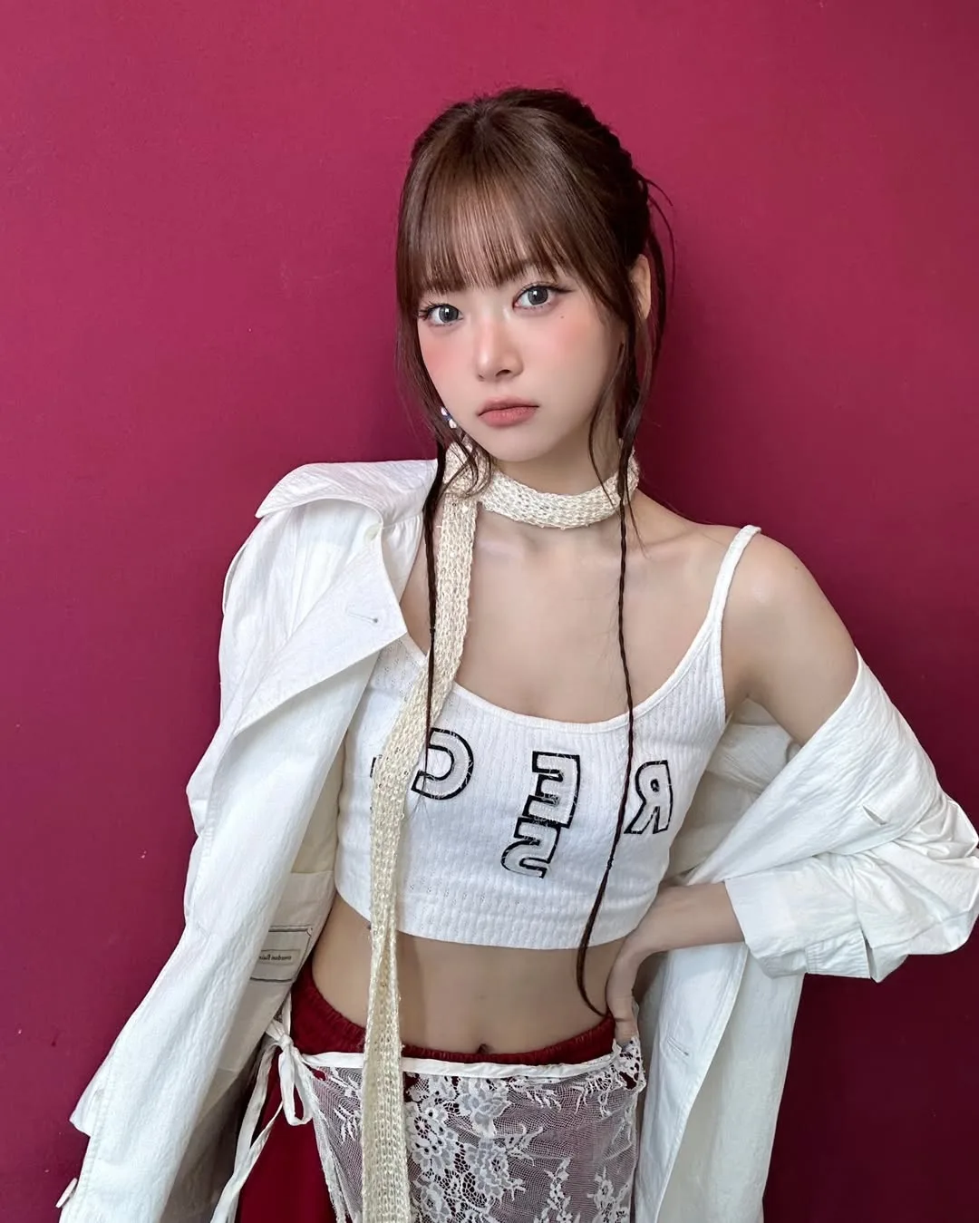 Sơ mi trắng khoác ngoài