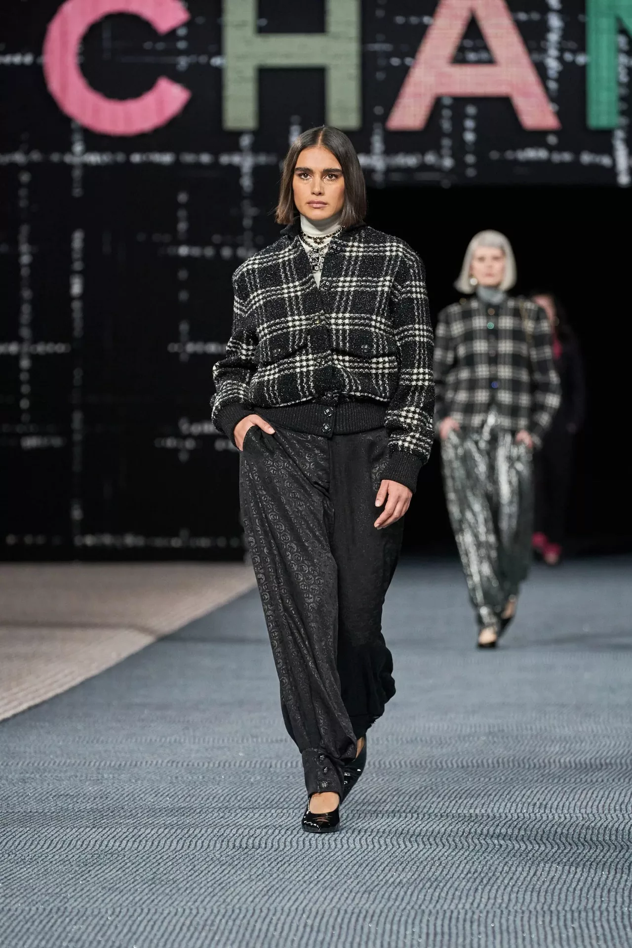 Chanel RTW Thu Đông 2022 look 43