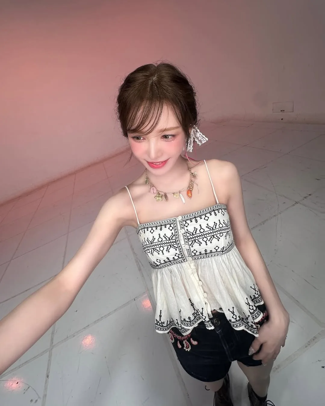 wendy mang vòng đá phong thủy