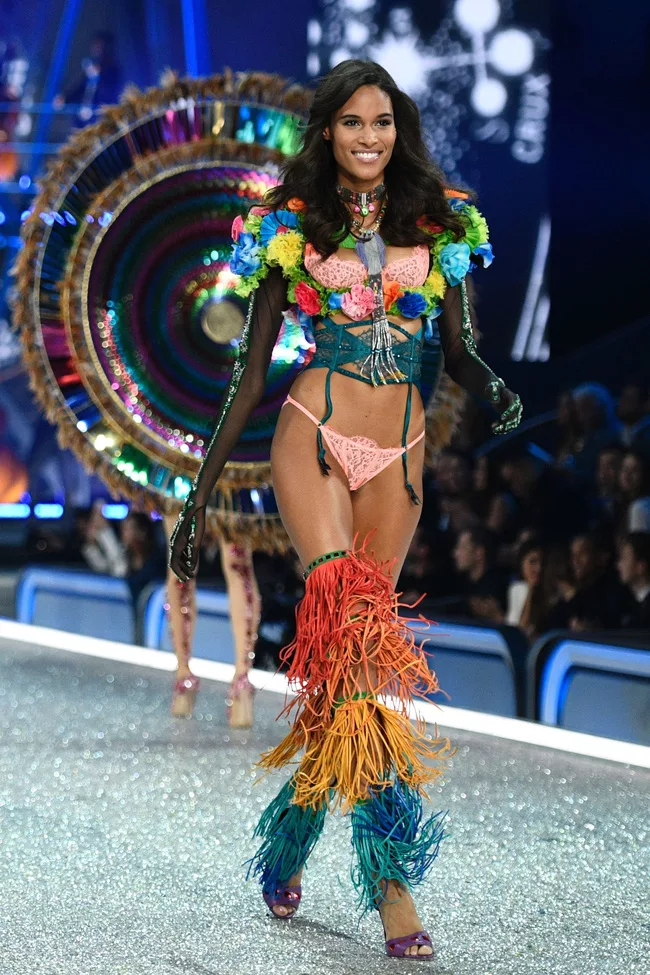 Hình ảnh Victoria’s Secret Show đốt cháy mạng xã hội tuần qua ELLE VN