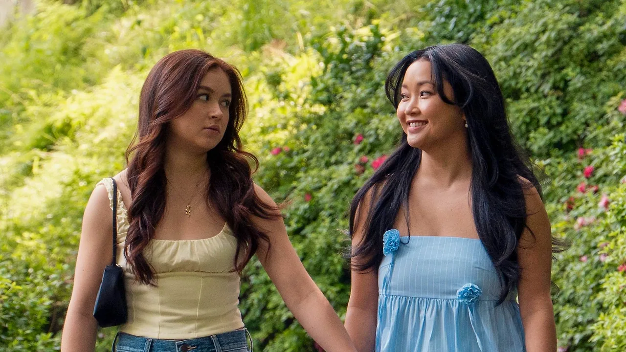 Lana Condor trong phim XO, Kitty mùa 3.