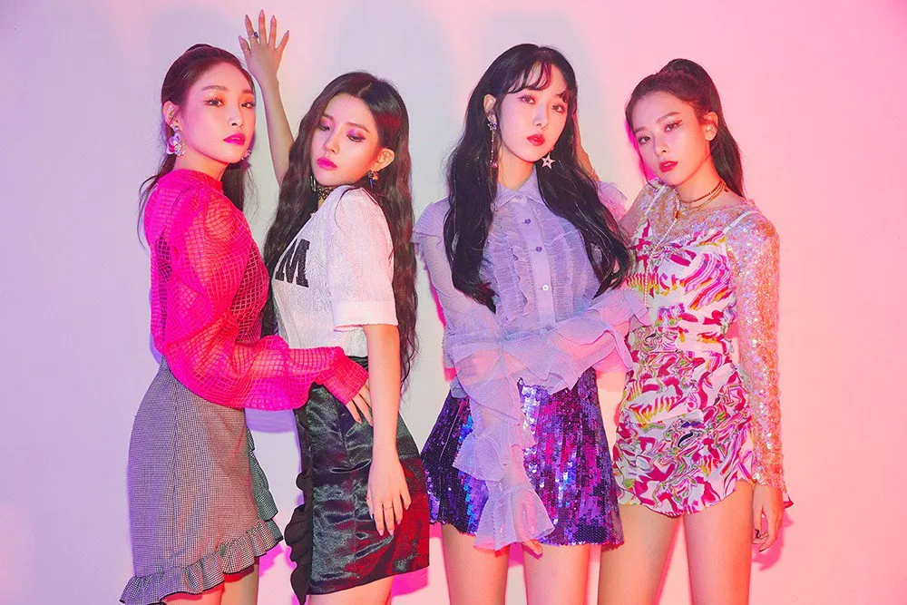 Tắc kè hoa trong phong cách thời trang của Seulgi (Red Velvet)
