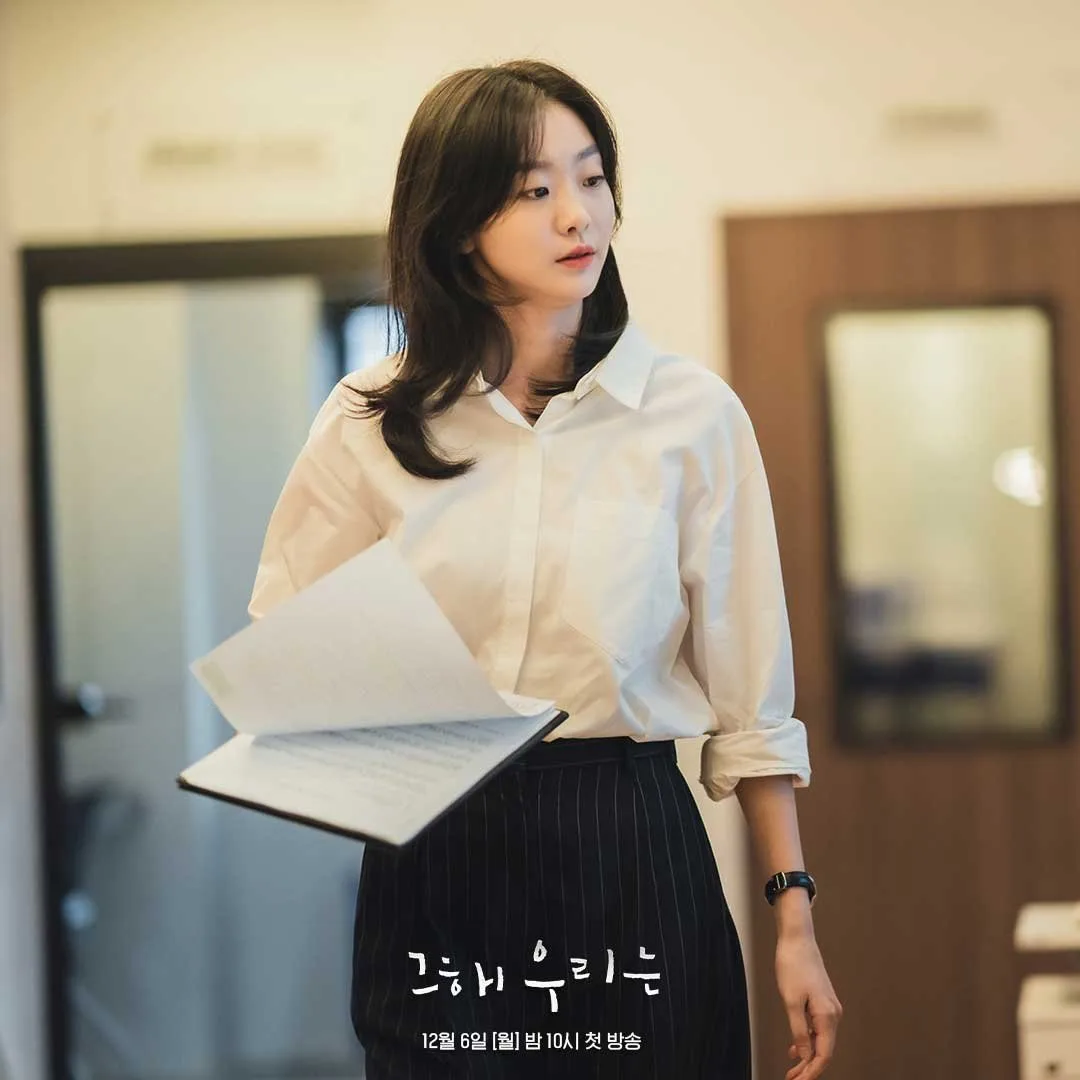 Tạo hình công sở của Kim Dami trong Our Beloved Summer