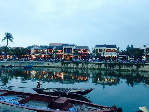 Ngắm hoàng hôn về trên bến sông Hoài – Hội An