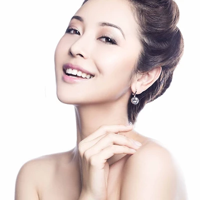 Hoa hậu Jennifer Phạm - Shiseido