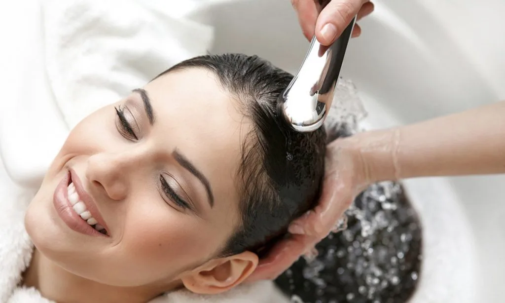 1001 mẹo gội đầu để có mái tóc chuẩn salon 1001 mẹo gội đầu để có mái tóc chuẩn salon