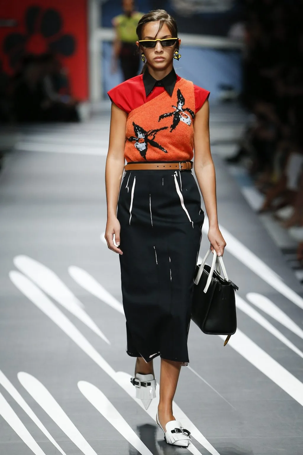Prada Ready-to-wear Xuân 2018: Tính nữ được suy tôn bởi sự mạnh mẽ và náo nhiệt Prada Ready-to-wear Xuân 2018: Tính nữ được suy tôn bởi sự mạnh mẽ và náo nhiệt