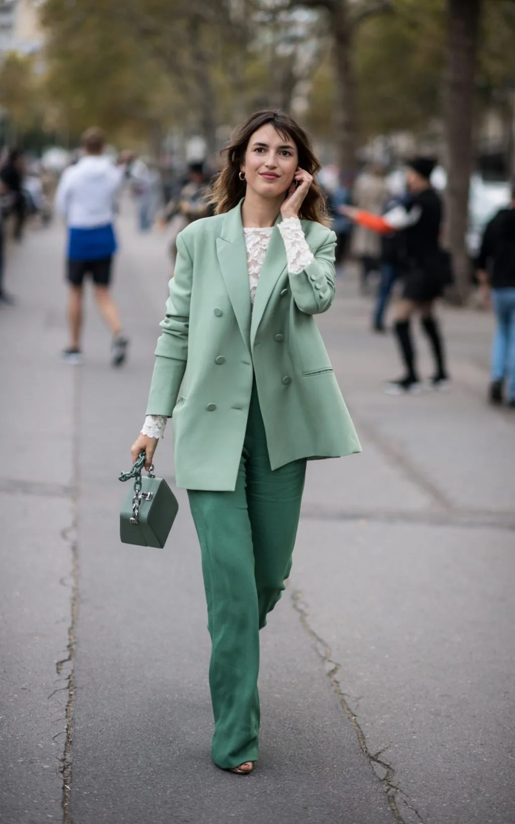 màu xanh mint trong cách phối thời trang pastel cho da ngăm