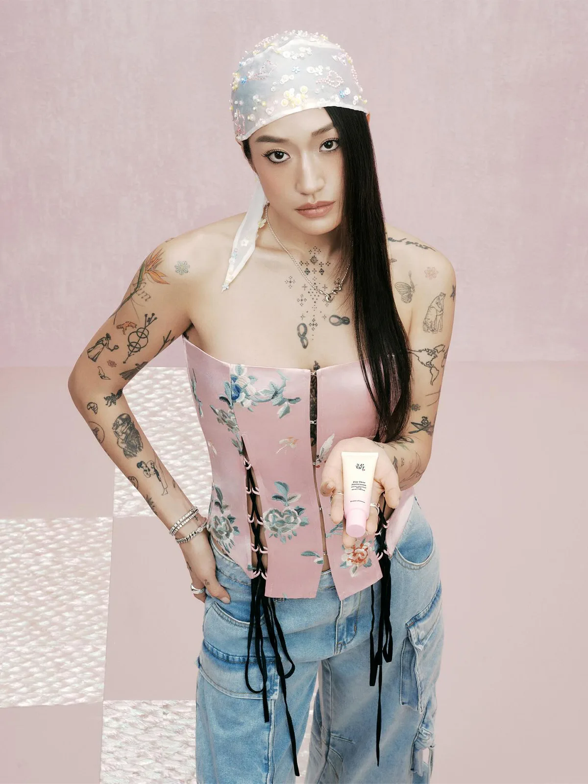 DJ Peggy Gou diện corset