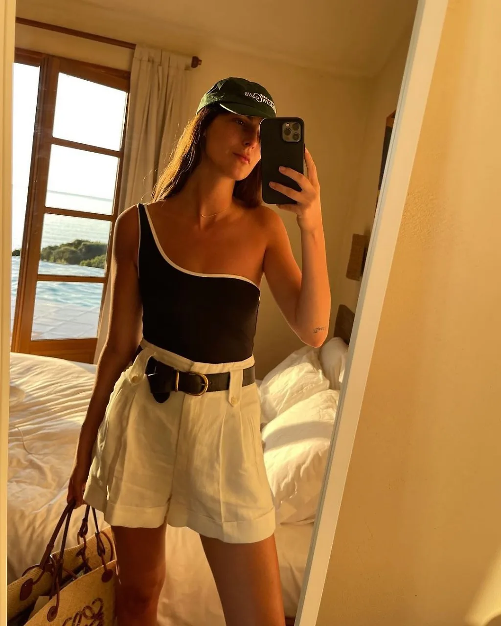 cách kết hợp bodysuit cho cô nàng ngại hở
