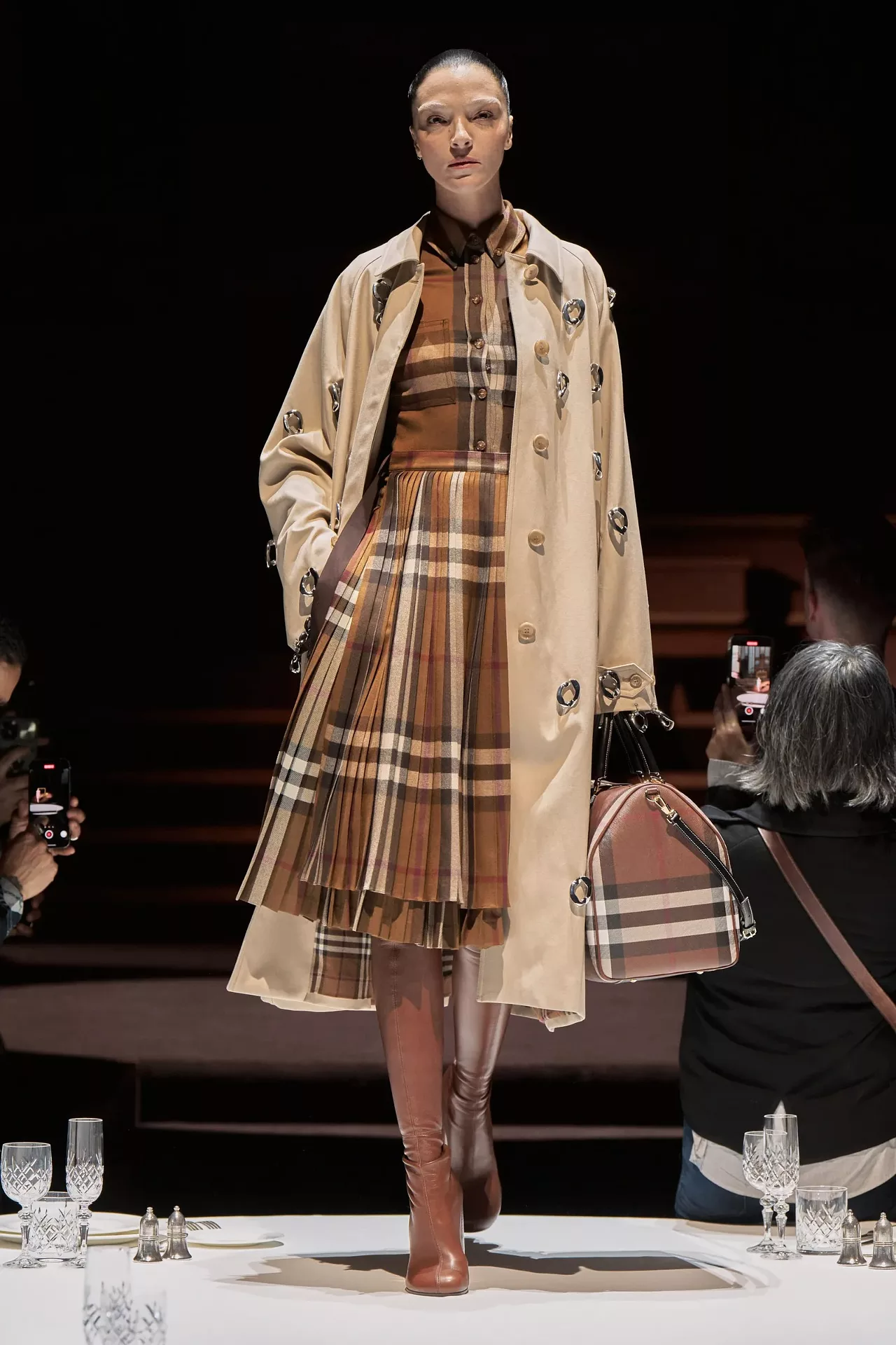 Burberry Thu Đông 2022 look 7