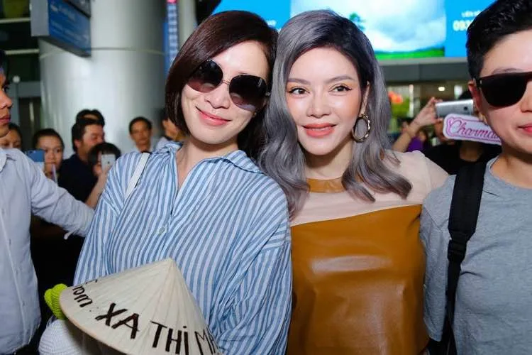 xa thi mạn và lý nhã kỳ tại sân bay