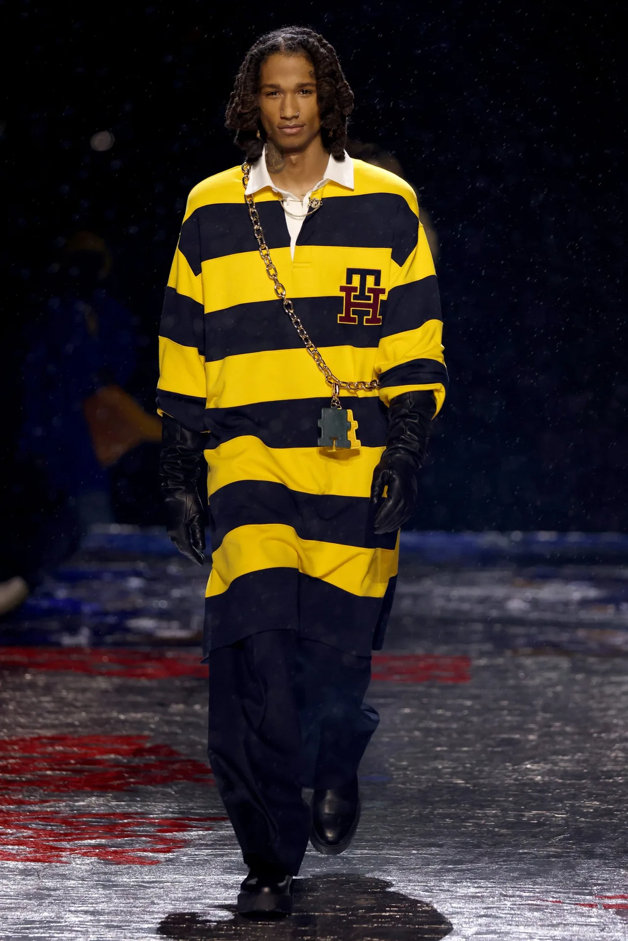 Tommy Hilfiger Thu Đông 2022 look 1