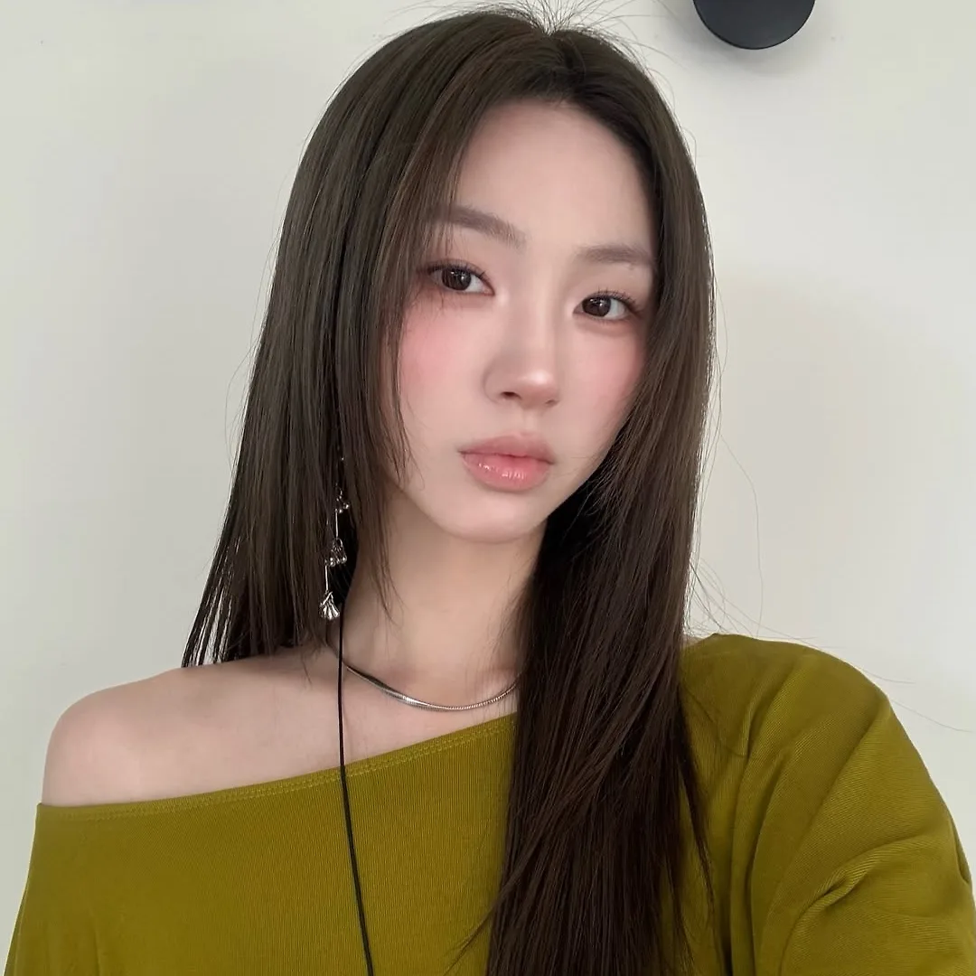 cô gái với phong cách làm đẹp phù hợp