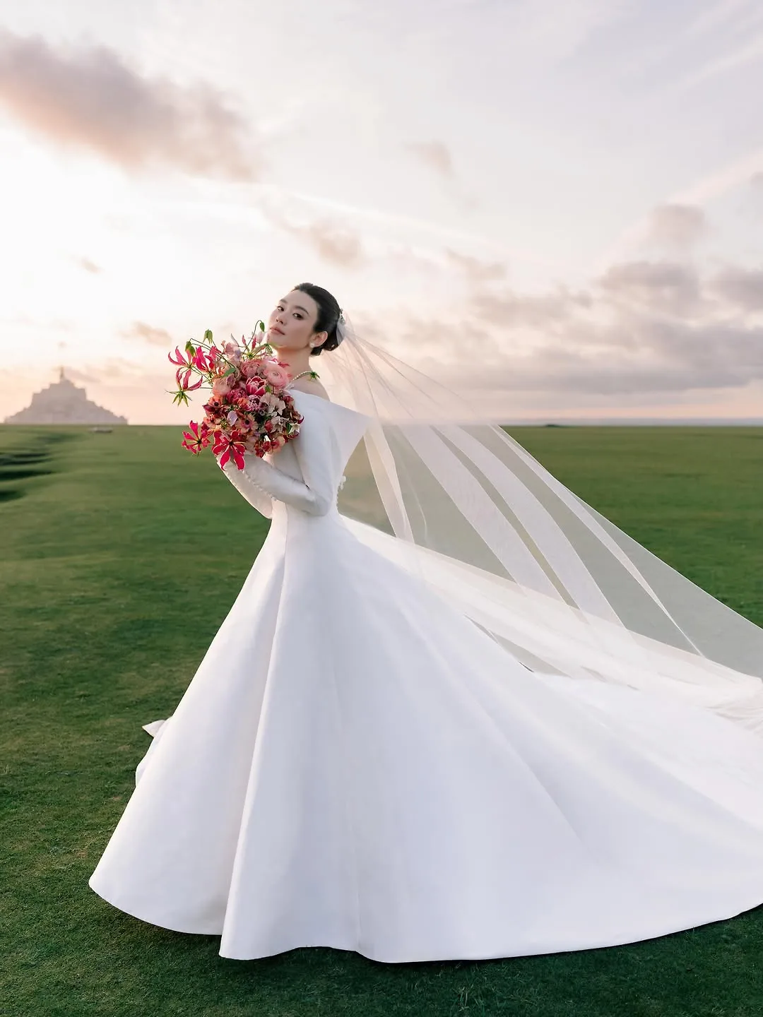 váy cưới Hề Mộng Dao