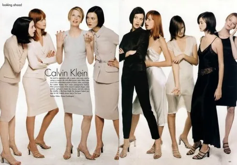 Nhà thiết kế Calvin Klein đã thừa nhận chủ nghĩa Tối giản đối với ông là niềm đam mê về những đường cắt, là trò chơi màu sắc và phong dáng đơn giản, mạnh mẽ.