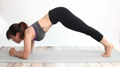 “Không chỉ khỏe lên, da dẻ hồng hào mà cơ thể tôi bắt đầu lên cơ săn chắc." tap yoga voi chau tran