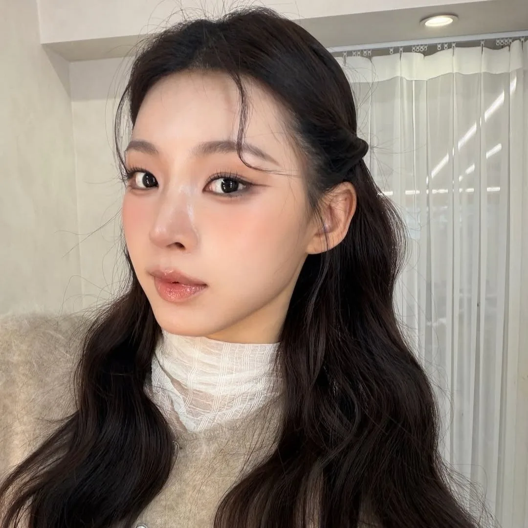 Người mẫu Hàn với lớp makeup trong trẻo