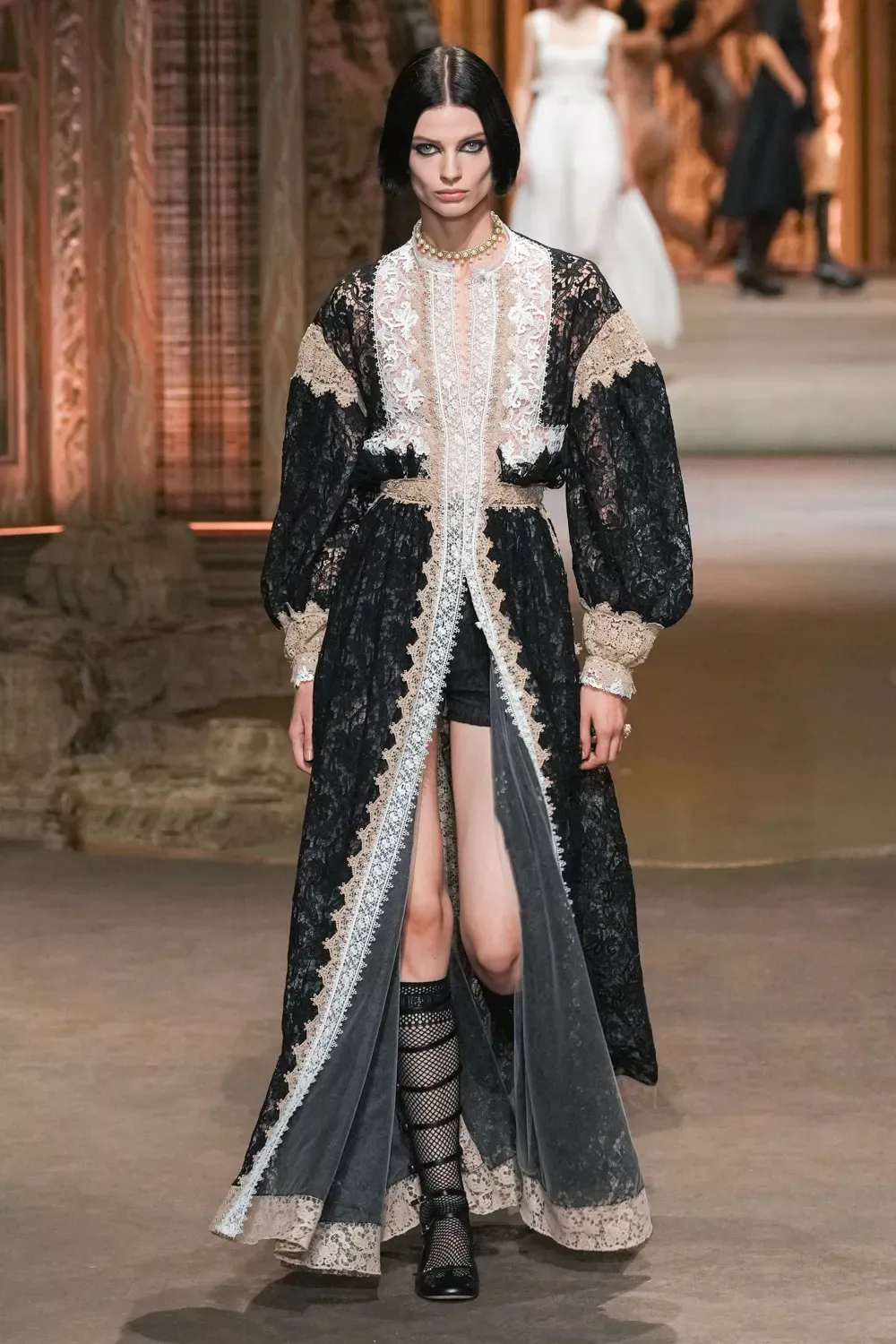 CD xuân hè 2023 look 17