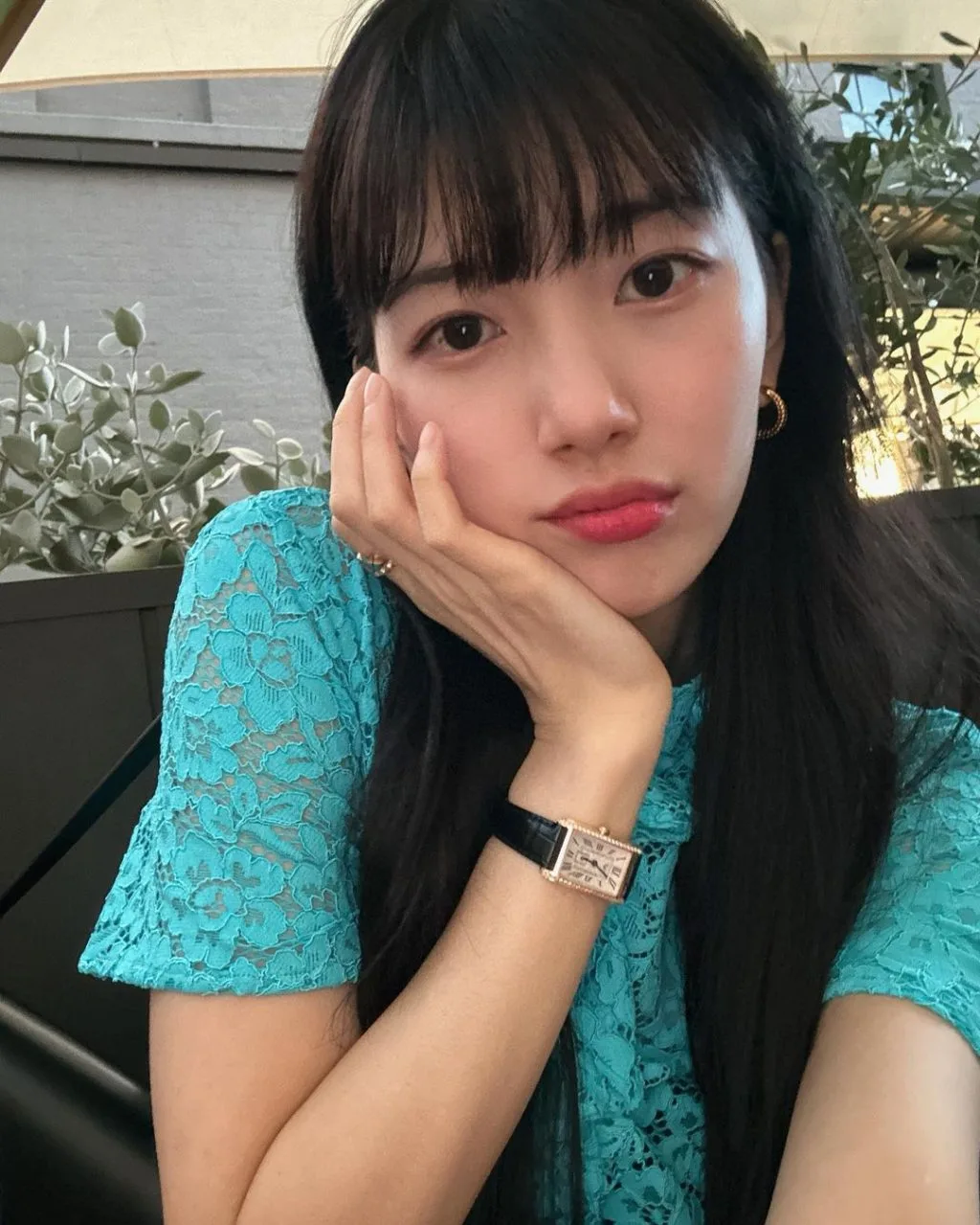 Kiểu tóc cung Khí Thiên Bình của Suzy.