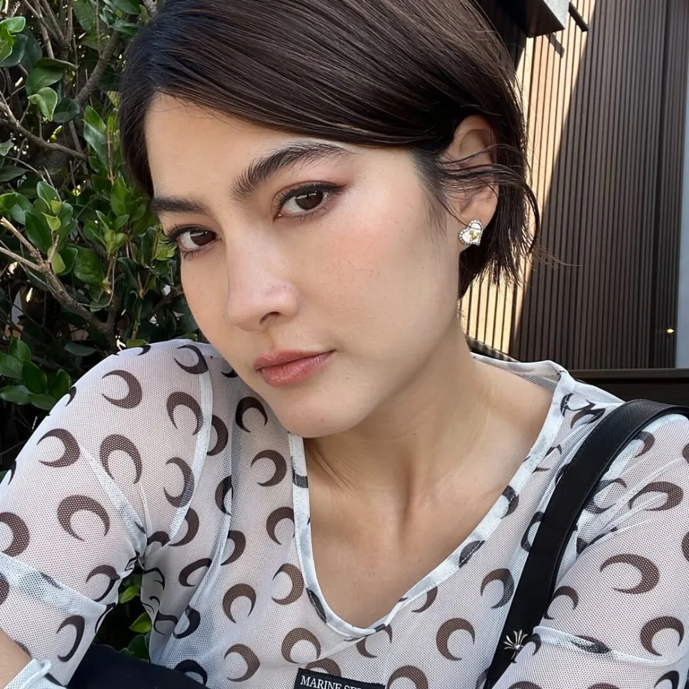 Margie Rasri Balenciaga đóng 30 Vẫn Còn Xuân