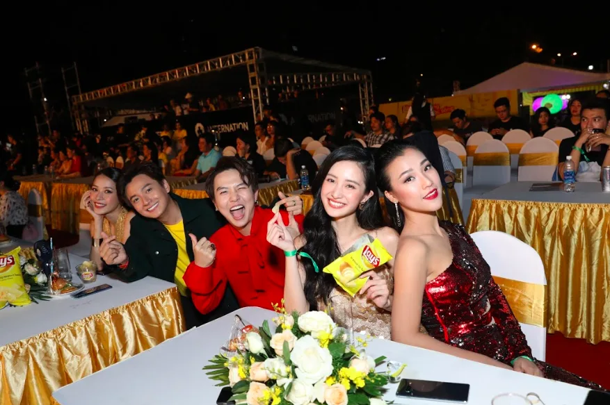 elle việt nam snack khoai tây lay's 04