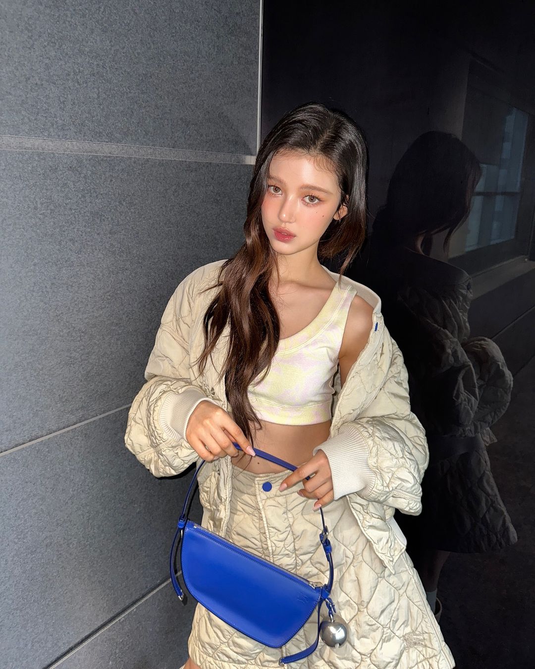 newjeans_official diện màu xanh dương