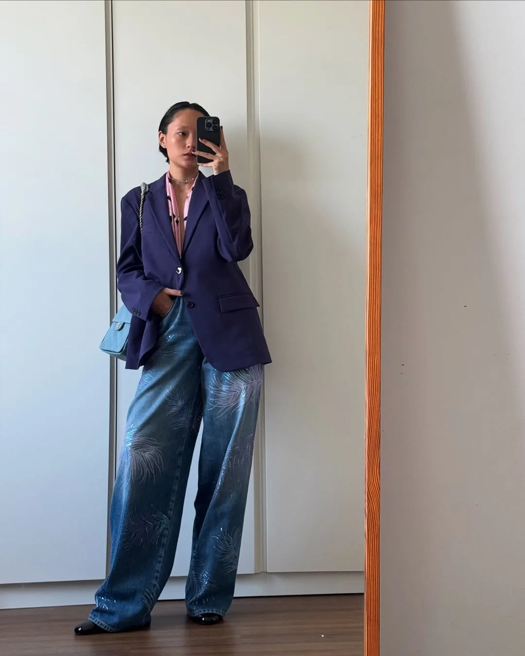 Hồ Thu Anh và vest